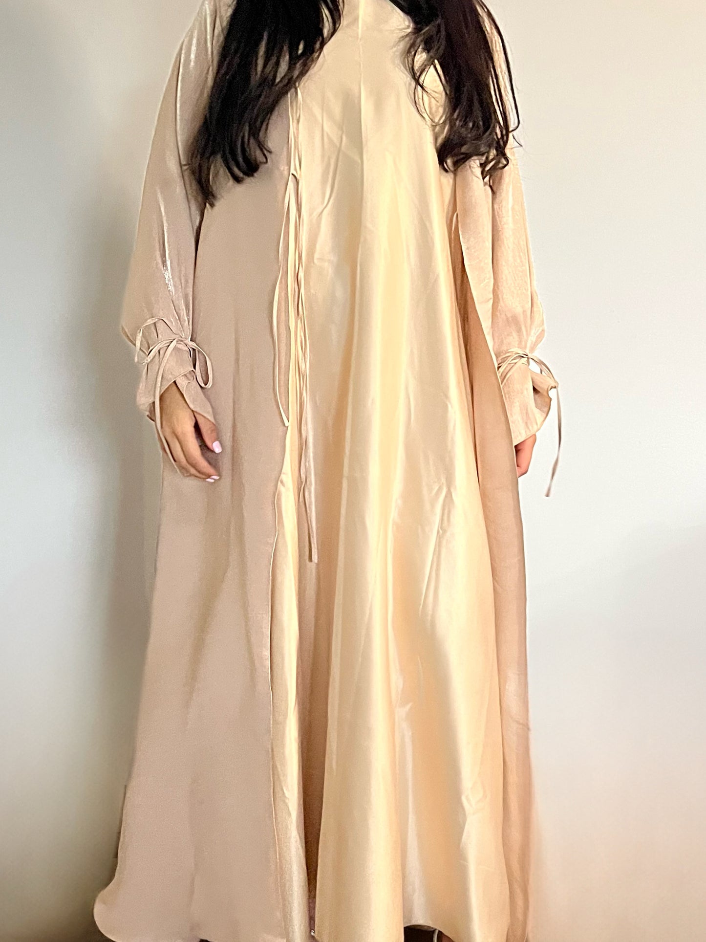 Dahābi Bowtie Abaya
