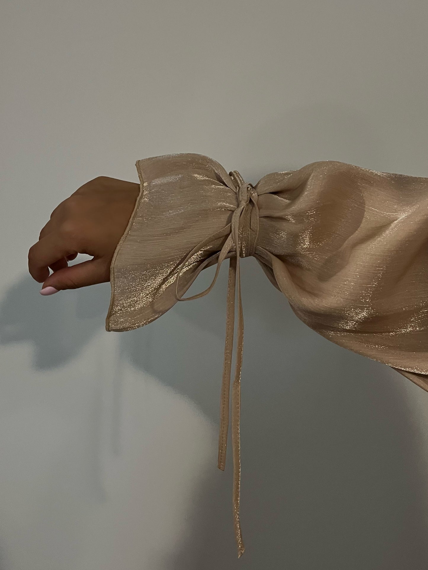 Dahābi Bowtie Abaya