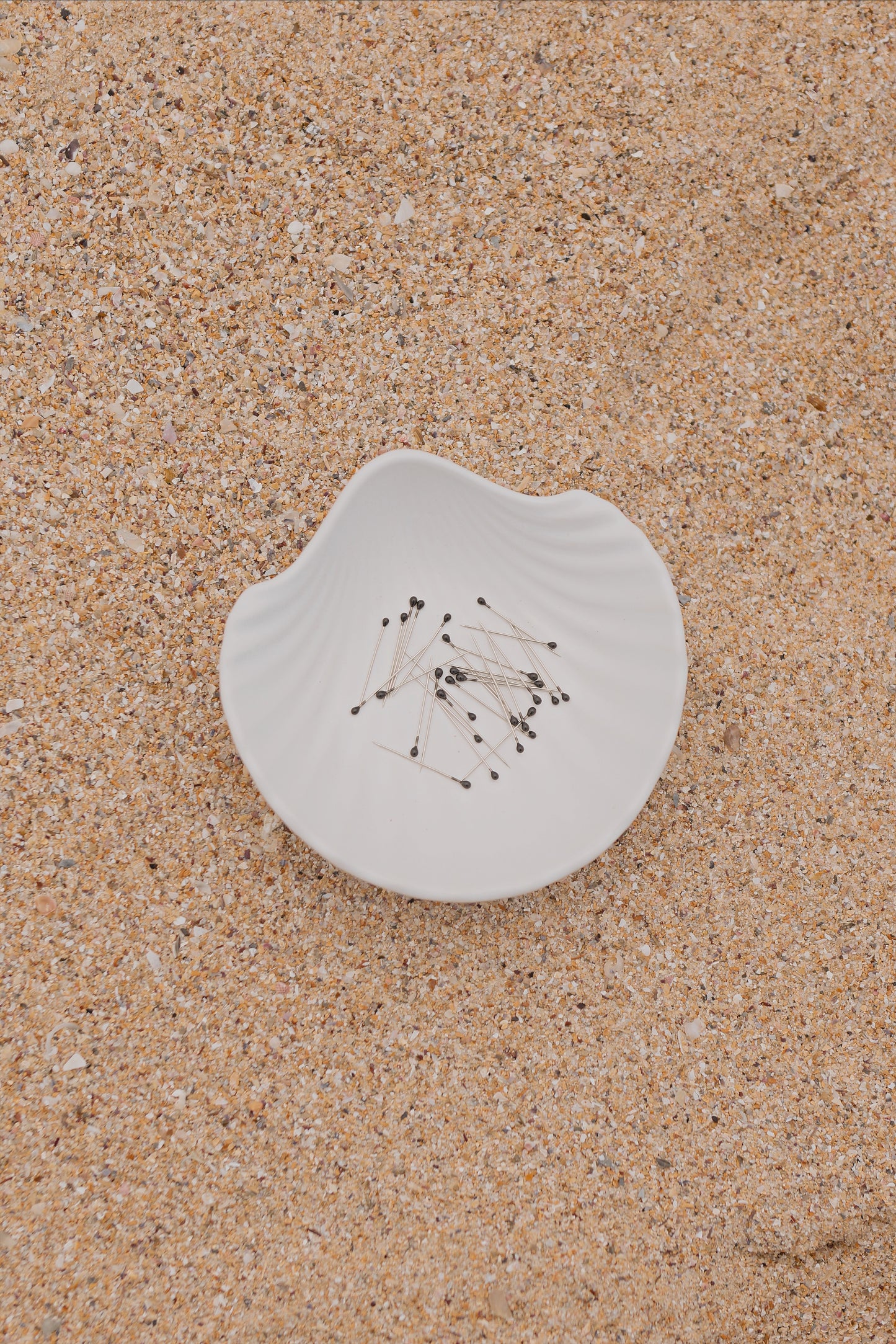 دبابيس حجاب صغيرة باللون الأسود