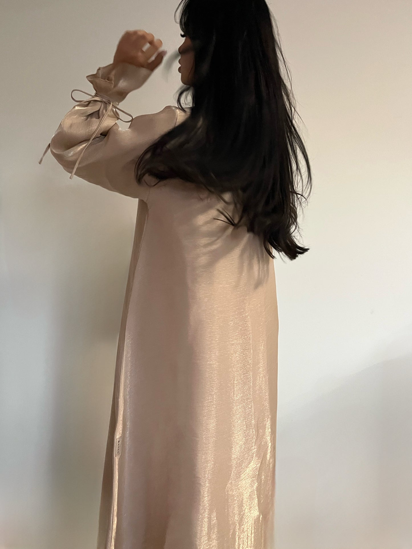 Dahābi Bowtie Abaya