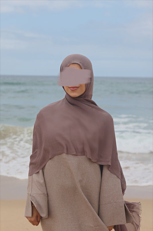 شيلة ابيها الشتوية المظلمة